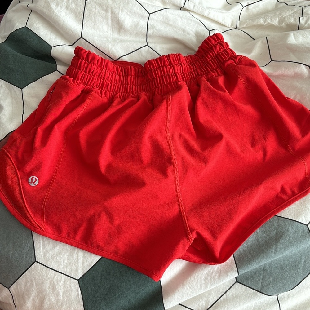 Lululemon Hotty Hot shorts brand new